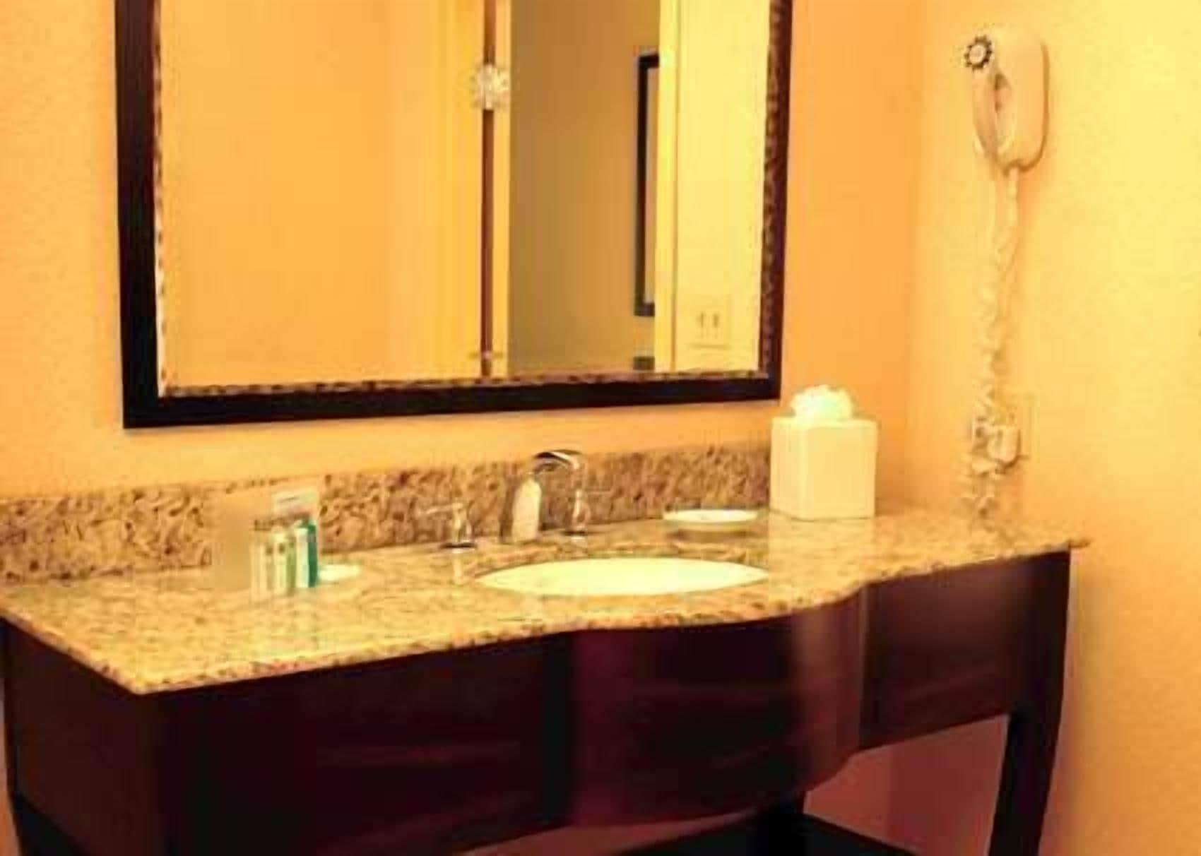 Hampton Inn & Suites Fresno - Northwest Herndon Екстериор снимка