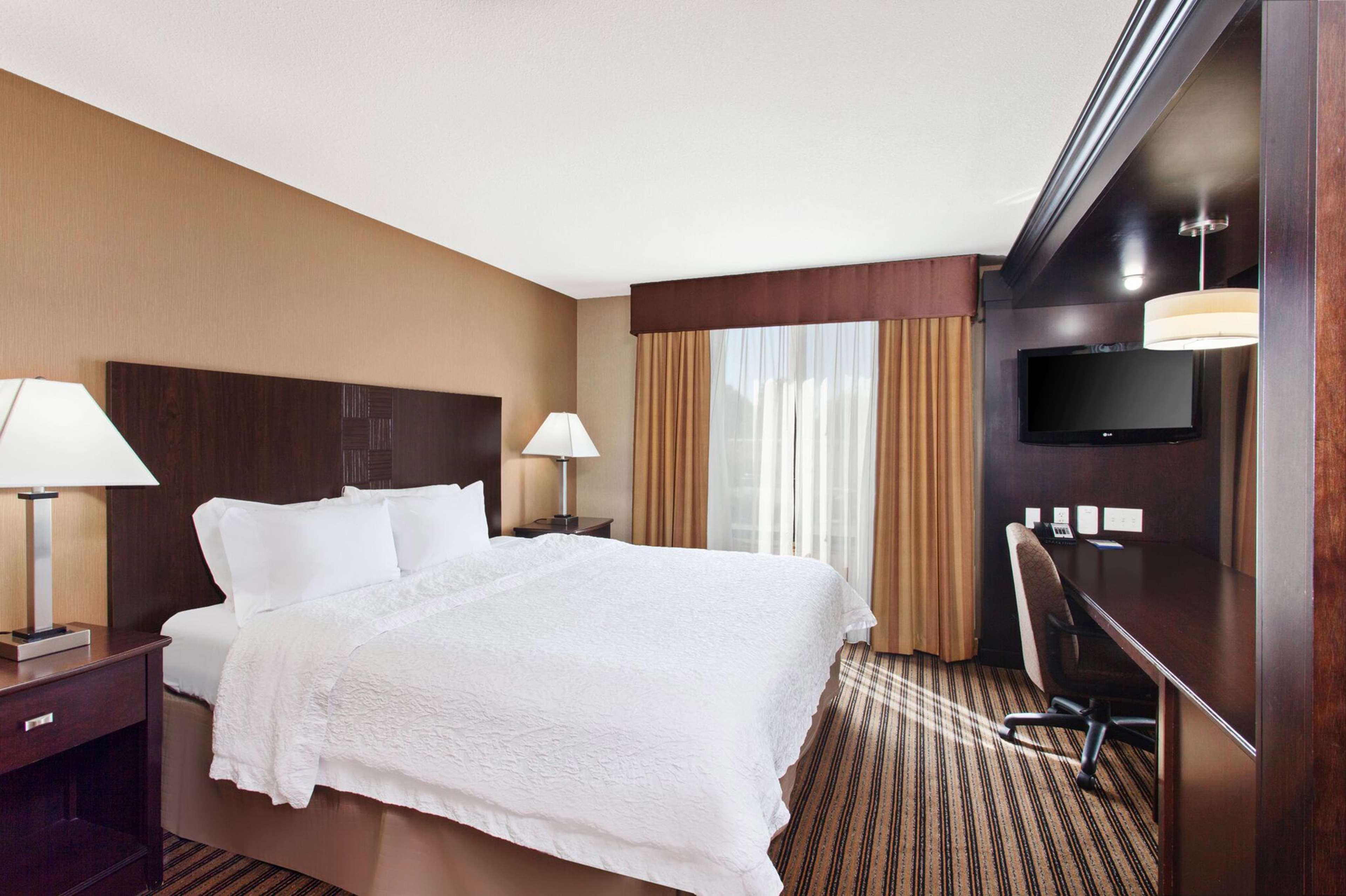 Hampton Inn & Suites Fresno - Northwest Herndon Екстериор снимка
