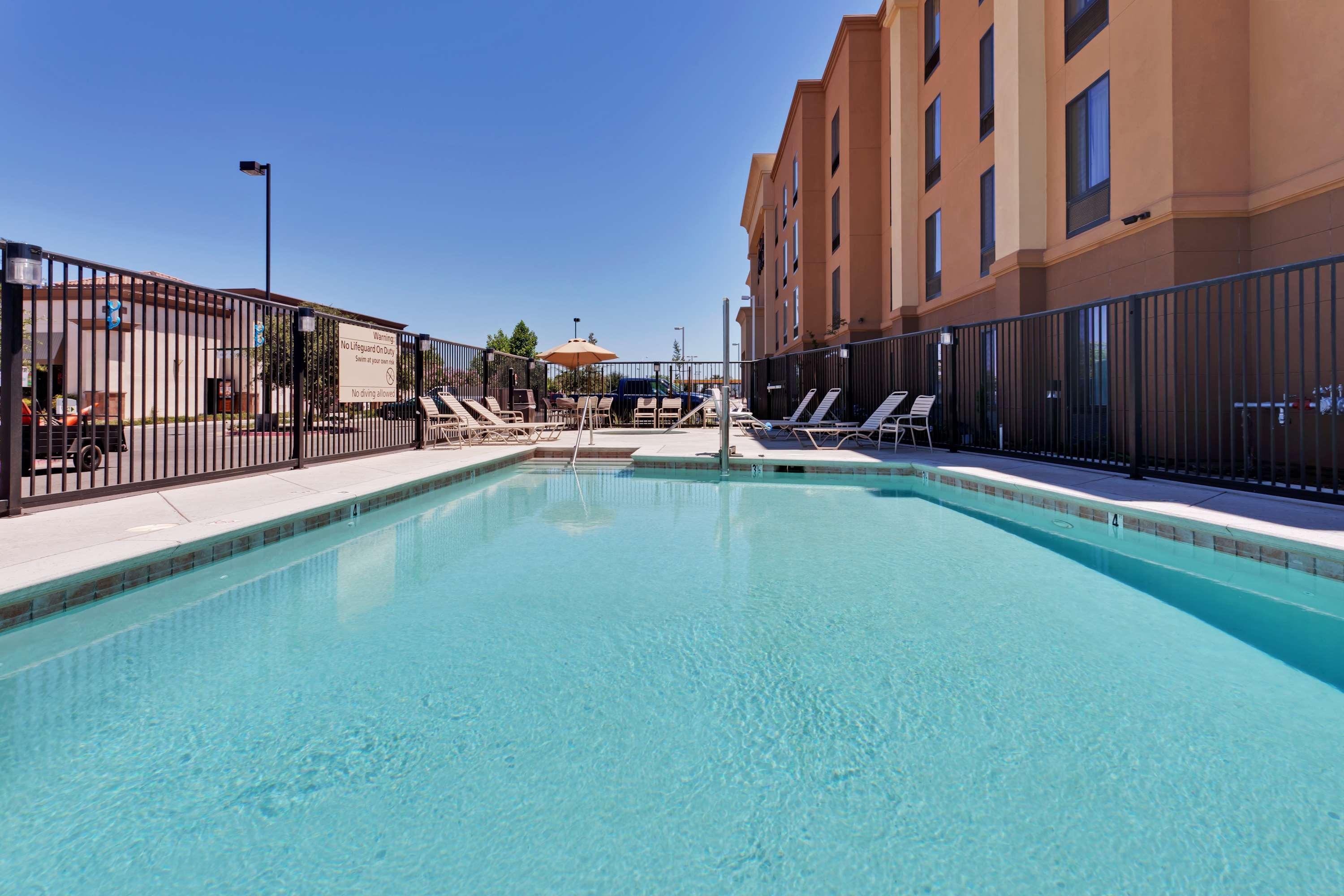 Hampton Inn & Suites Fresno - Northwest Herndon Съоръжения снимка