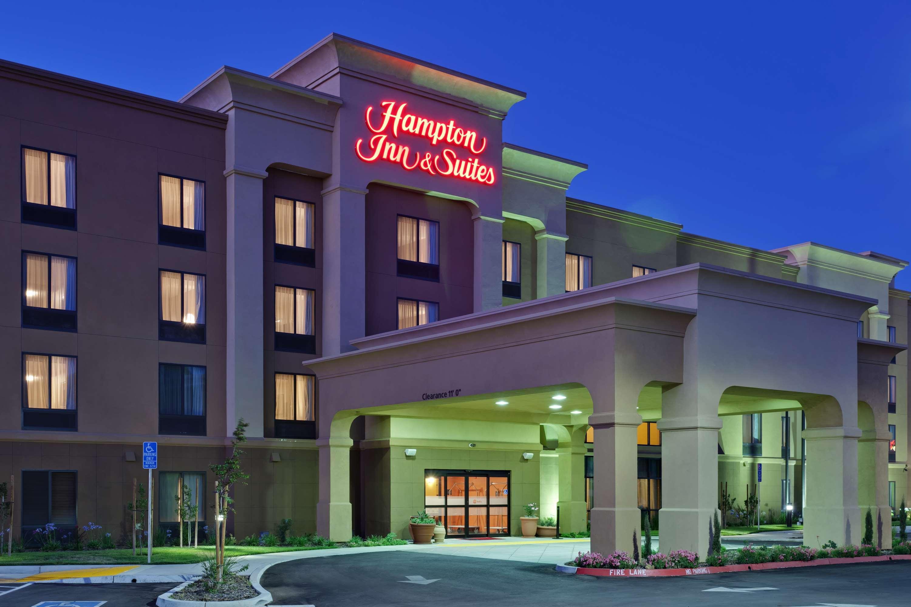 Hampton Inn & Suites Fresno - Northwest Herndon Екстериор снимка