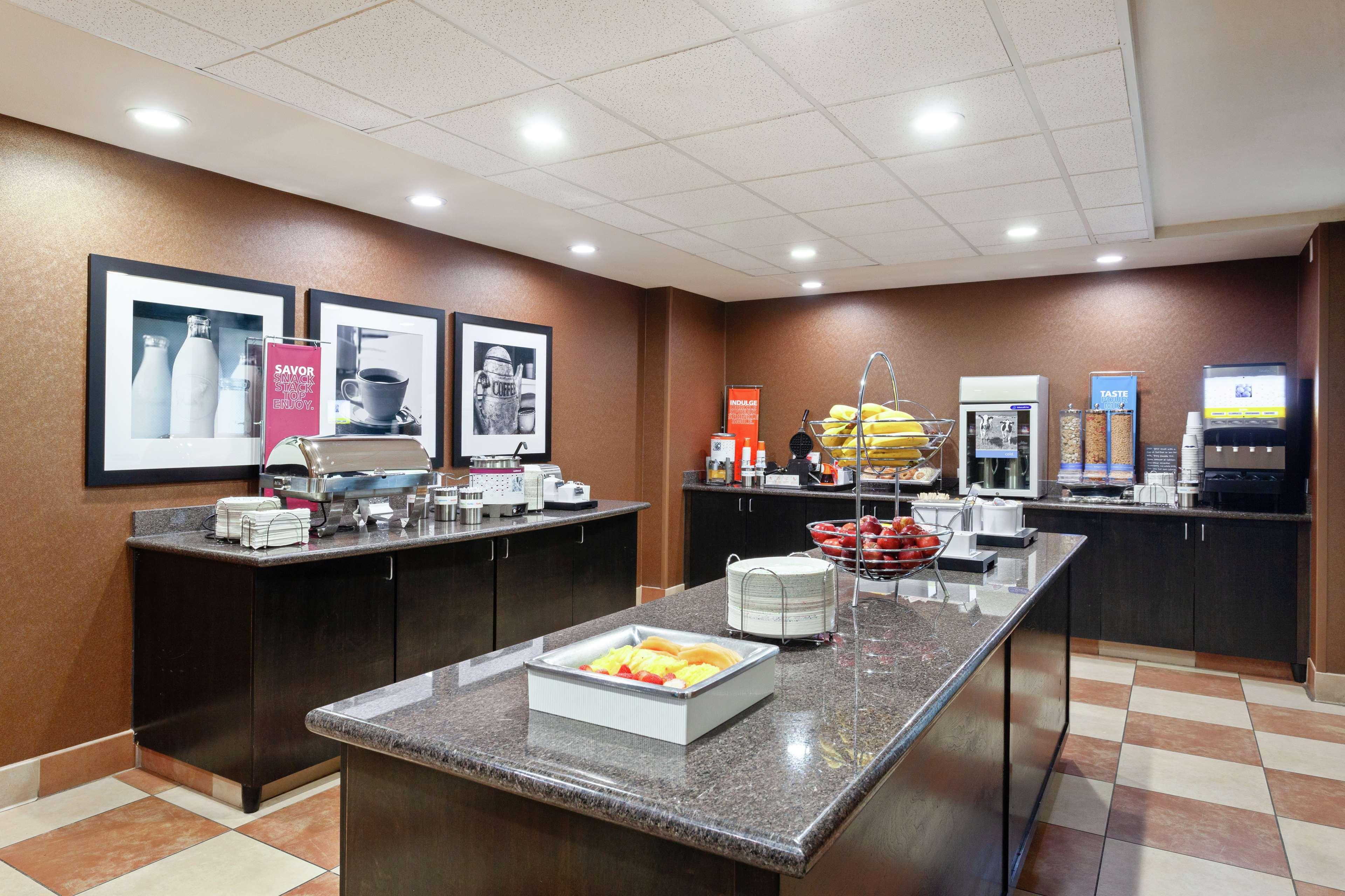 Hampton Inn & Suites Fresno - Northwest Herndon Екстериор снимка