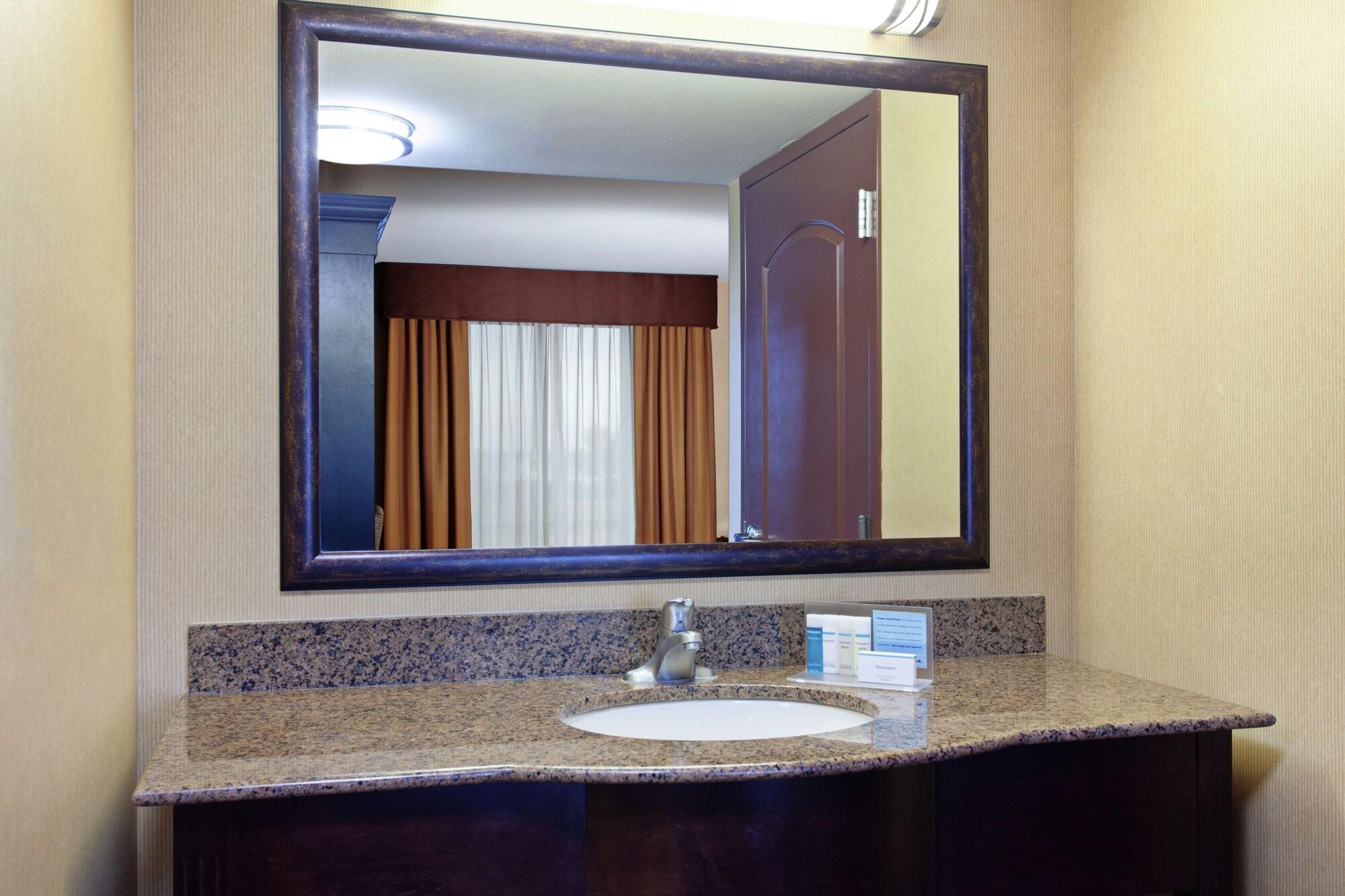 Hampton Inn & Suites Fresno - Northwest Herndon Екстериор снимка