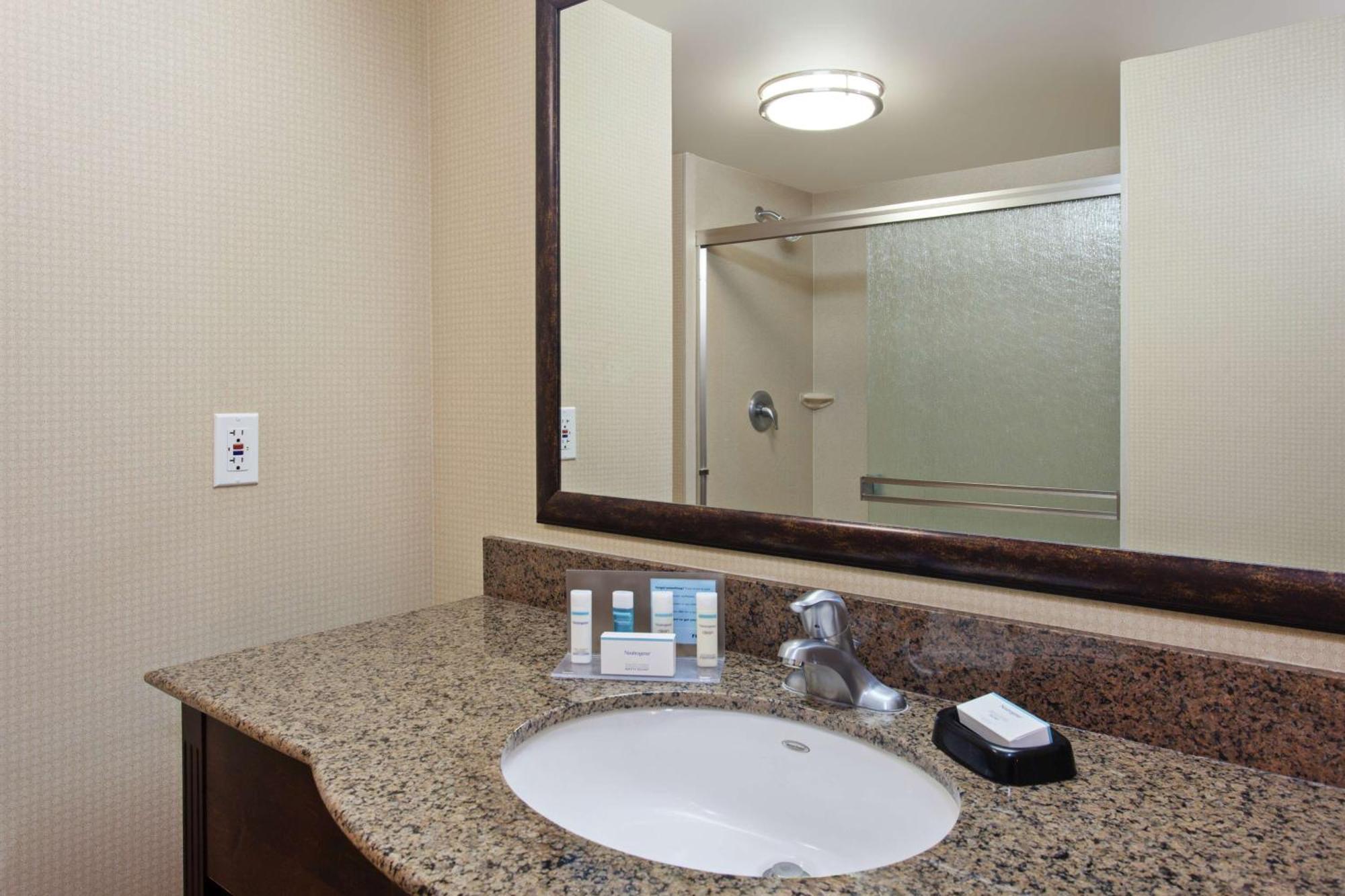 Hampton Inn & Suites Fresno - Northwest Herndon Екстериор снимка